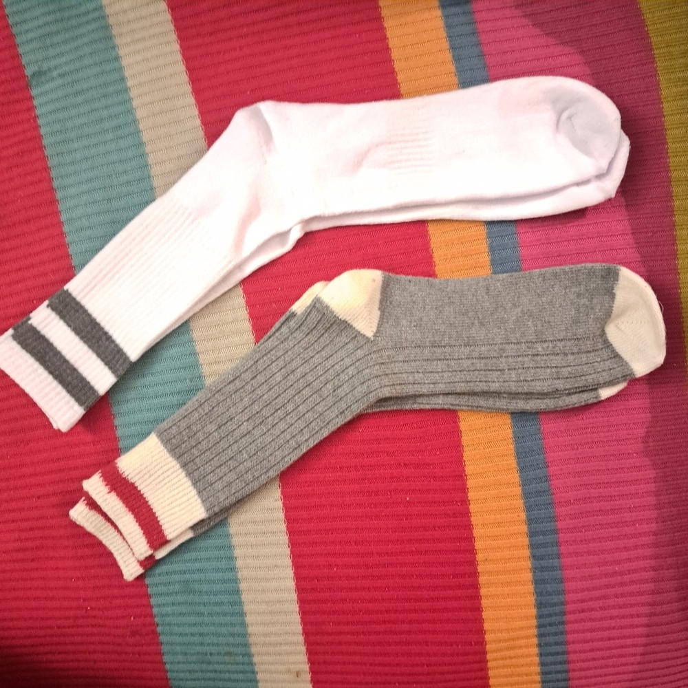 2 pairs of socks